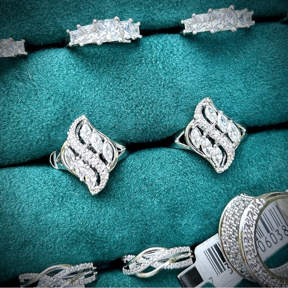 NWT Exquisite Twisted Navette Abstract Dinner Ring - Picture 1 of 2